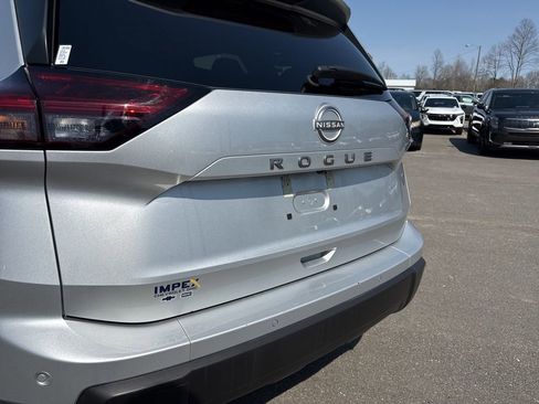 Used 2025 Nissan Rogue SV image 29