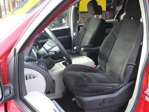 Used 2015 Dodge Grand Caravan SXT w/ UConnect Hands-Free Group image 9