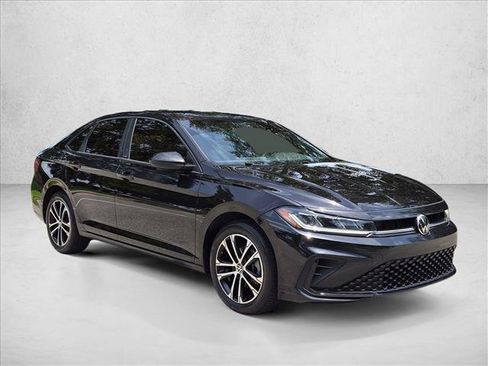 Used 2025 Volkswagen Jetta Sport FWD image 3