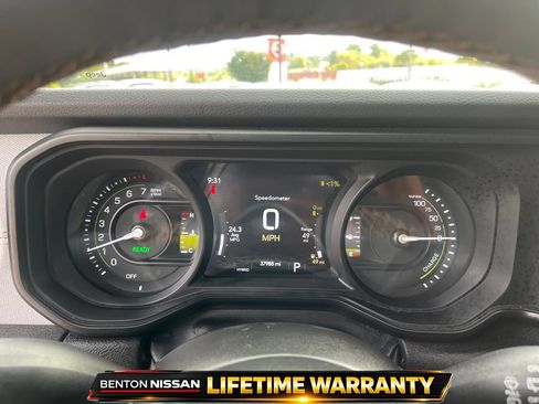 Used 2024 Jeep Wrangler Unlimited w/ Convenience Group AWD/4WD image 13
