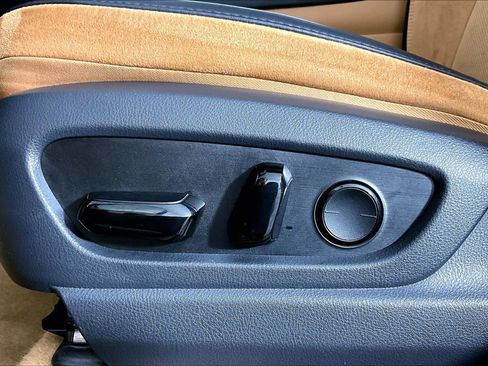 Used 2023 Lexus RZ 450e Premium image 34