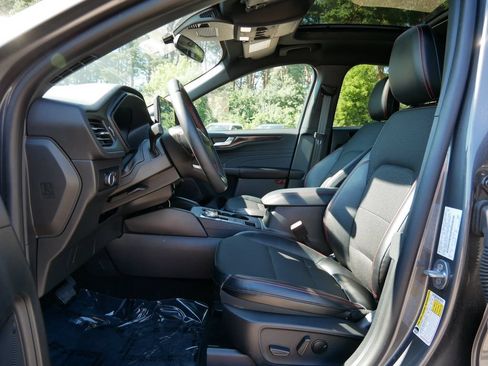Used 2025 Ford Escape ST-Line w/ Tech Pack #1 AWD/4WD image 14