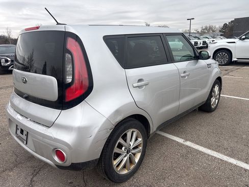 Used 2017 Kia Soul + image 5