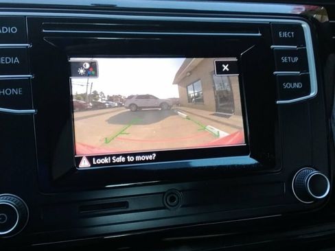 Used 2018 Volkswagen Beetle 2.0T S FWD image 18