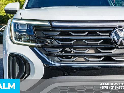 Used 2024 Volkswagen Atlas Cross Sport SE image 12