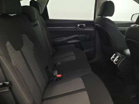 Used 2023 Kia Sorento LX FWD image 19