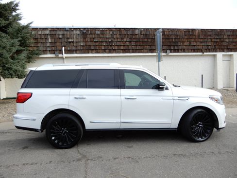 Used 2019 Lincoln Navigator Reserve image 4