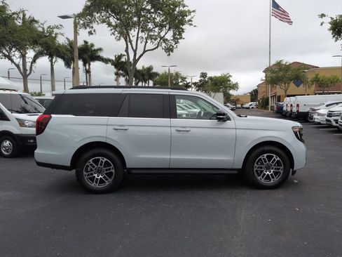 New 2026 Ford Expedition Active RWD image 3