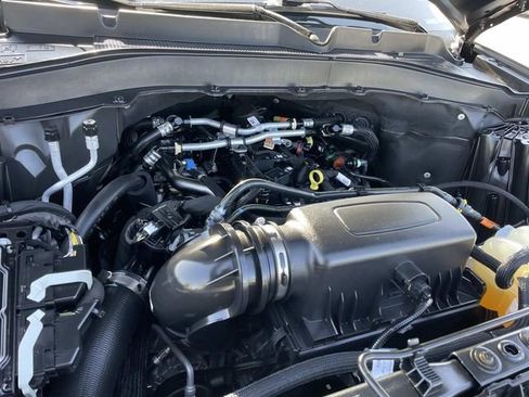 Used 2023 Ford Explorer XLT image 36