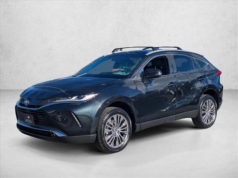 Used 2023 Toyota Venza XLE image 1