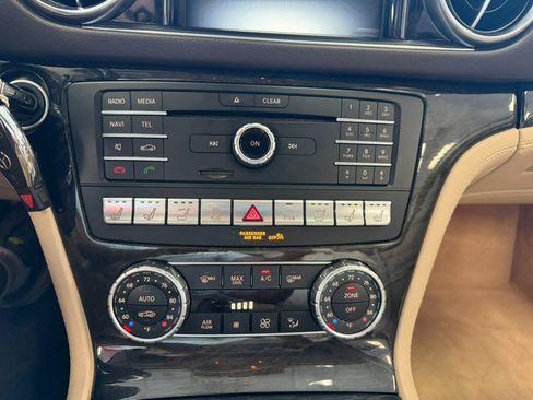 Used 2017 Mercedes-Benz SL 550 image 39
