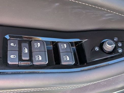 Certified 2023 Jeep Grand Cherokee Overland image 16