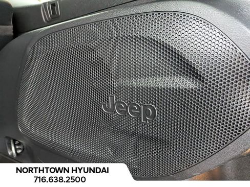 Used 2021 Jeep Cherokee Limited image 39