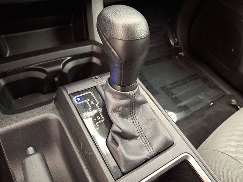 Certified 2022 Toyota Tacoma SR AWD/4WD image 12
