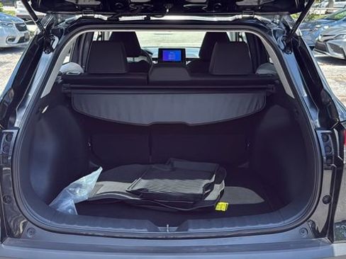 Certified 2023 Toyota Corolla Cross LE w/ Moonroof Package FWD image 9