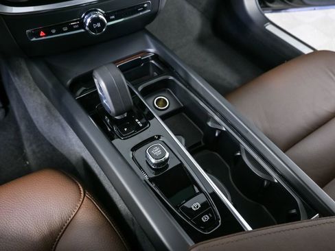 Certified 2025 Volvo V60 B5 Cross Country Plus image 18