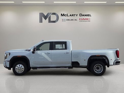 New 2026 GMC Sierra 3500 Denali w/ Denali Reserve Package AWD/4WD image 3