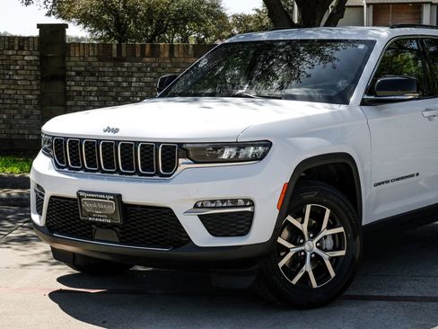 Used 2023 Jeep Grand Cherokee Limited image 12