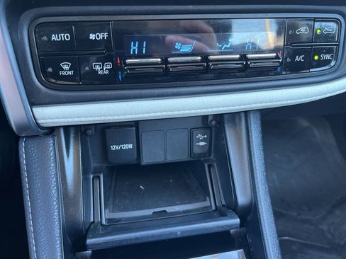 Used 2018 Toyota Corolla iM image 18