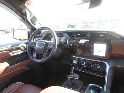 Certified 2025 GMC Sierra 1500 Denali Ultimate AWD/4WD image 32