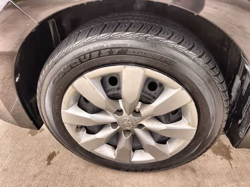 Used 2016 Toyota Corolla LE FWD image 9