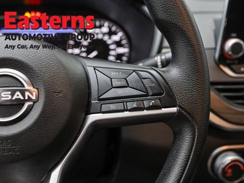 Used 2025 Nissan Altima 2.5 SV FWD image 16