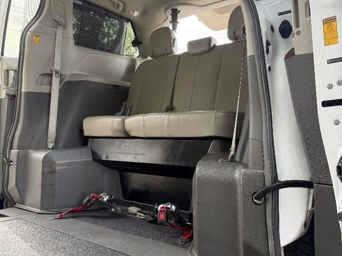 Used 2013 Toyota Sienna XLE w/ Premium Pkg FWD image 20