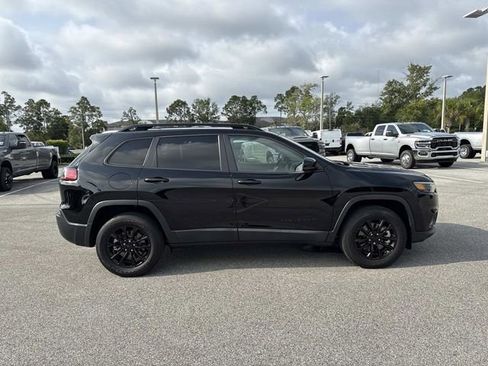Used 2023 Jeep Cherokee Altitude Lux AWD/4WD image 2
