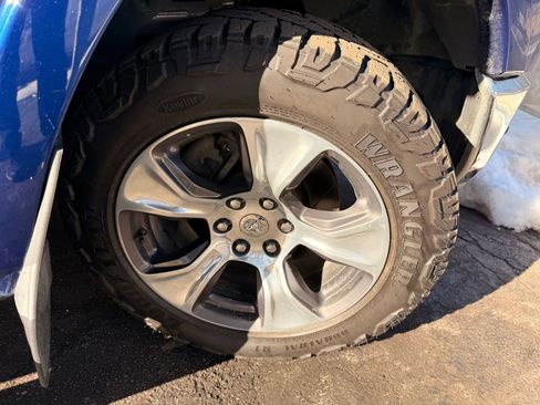 Used 2019 RAM 1500 Laramie image 32