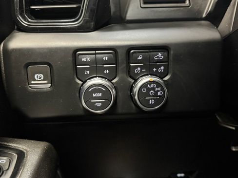 Used 2024 GMC Sierra 2500 AT4 image 14