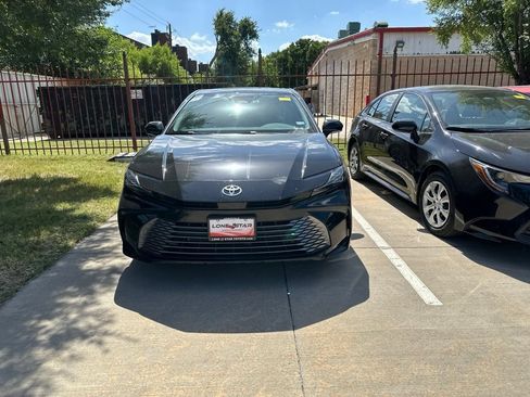Used 2026 Toyota Camry XLE FWD image 2