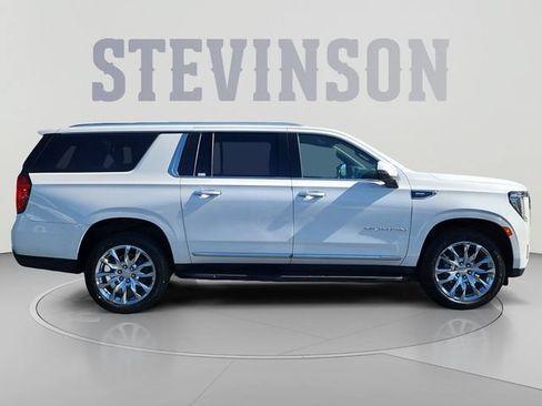 Used 2022 GMC Yukon XL SLT w/ SLT Luxury Package AWD/4WD image 6