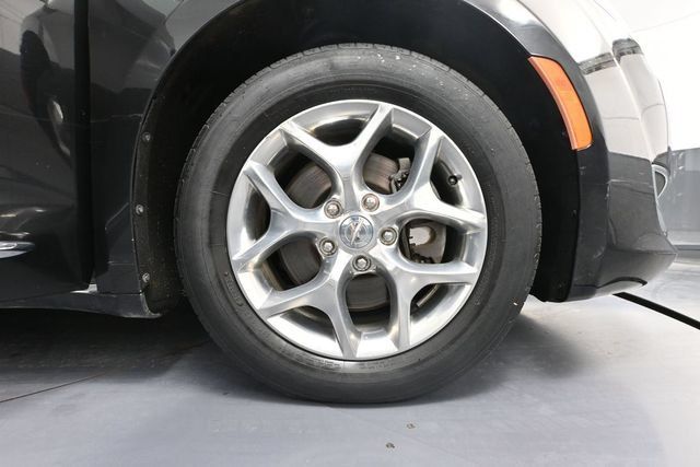 Used 2018 Chrysler Pacifica Limited FWD image 11