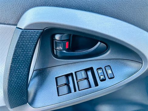 Used 2012 Toyota RAV4 Limited image 34