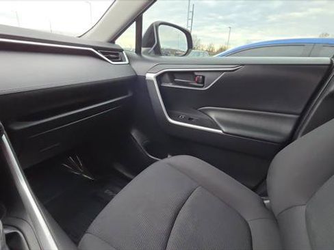 Used 2019 Toyota RAV4 LE image 18
