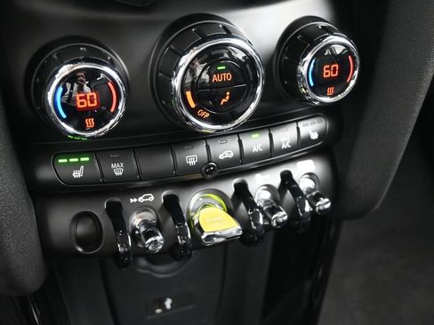 Used 2020 MINI Cooper SE w/ 6.5" Touchscreen Package image 17