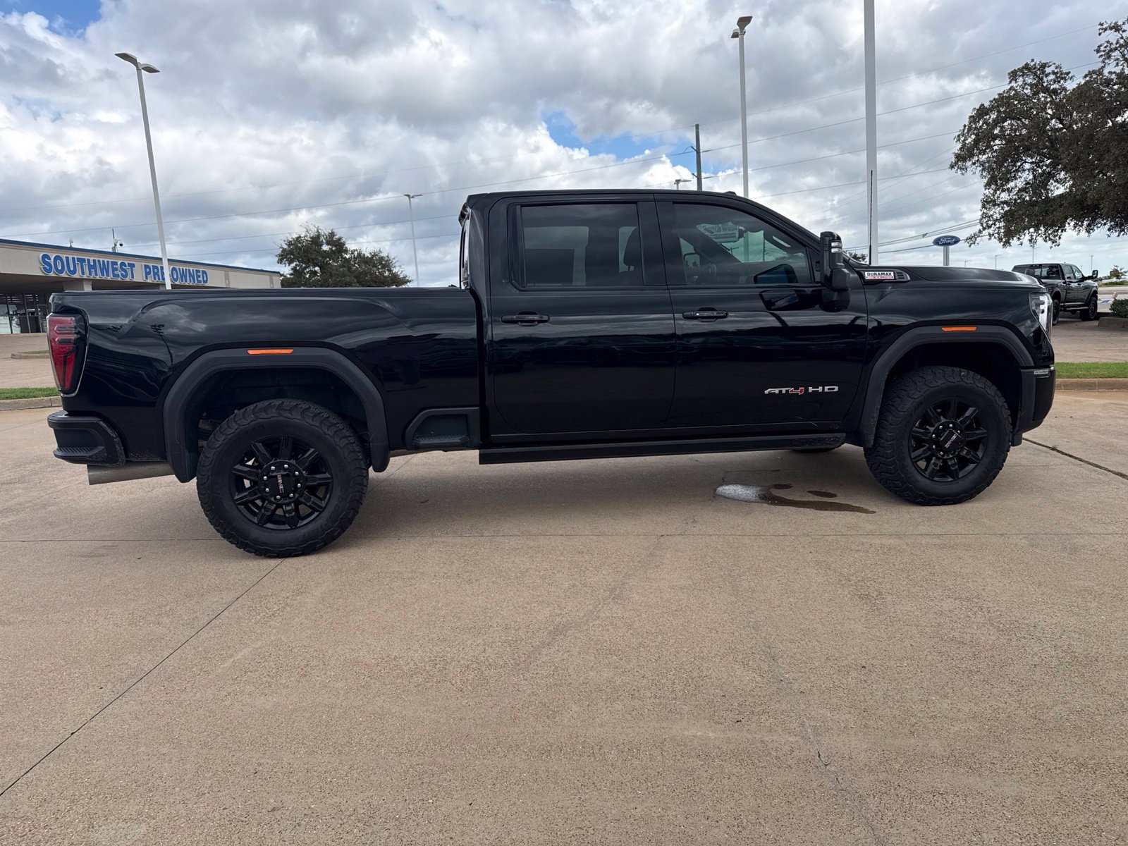 Used 2025 GMC Sierra 3500 AT4 w/ AT4 Premium Plus Package AWD/4WD image 8