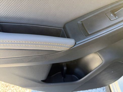 Used 2022 Subaru Crosstrek 2.5i Sport w/ Moonroof Package image 22