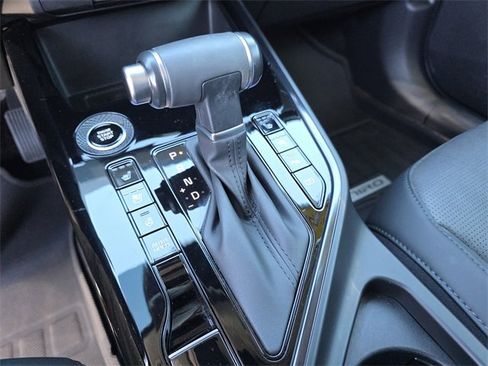 Certified 2024 Kia Niro SX image 30