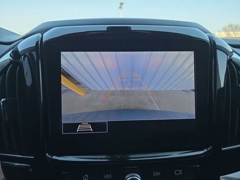 Used 2020 Chevrolet Traverse LT image 9