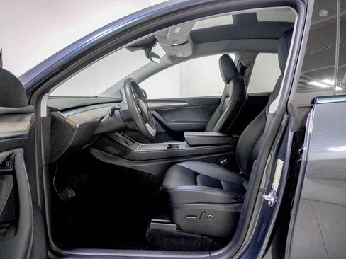 Used 2023 Tesla Model Y Long Range image 19