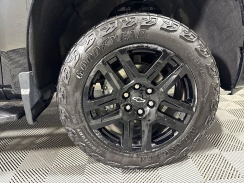 Used 2022 Chevrolet Silverado 1500 Custom Trail Boss w/ Midnight Edition AWD/4WD image 11