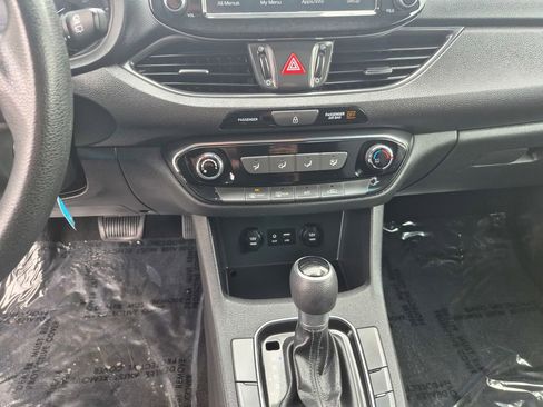 Used 2018 Hyundai Elantra GT image 17