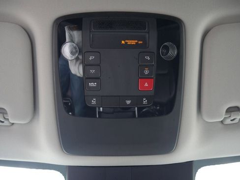 Used 2025 Kia Carnival FWD image 50