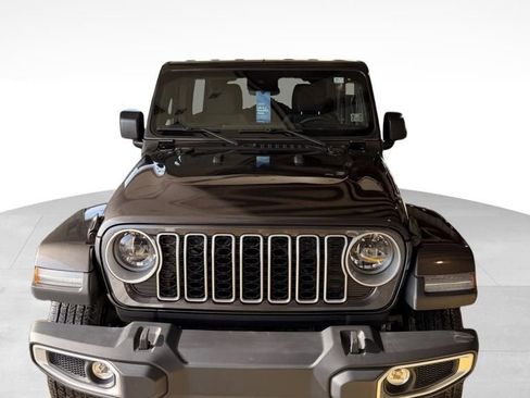 Used 2025 Jeep Wrangler Sahara image 8