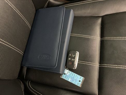 Used 2018 Land Rover Range Rover Velar S image 45