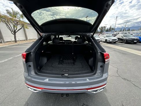 Used 2022 Volkswagen Atlas Cross Sport SEL R-Line image 24