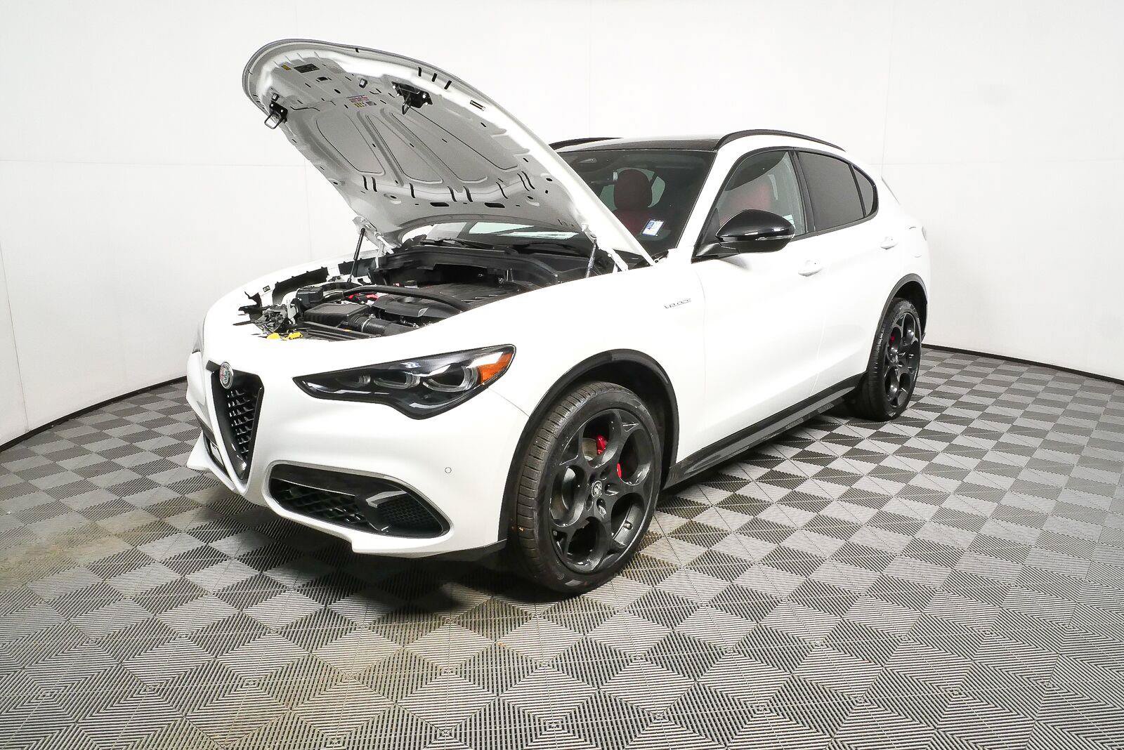 New 2026 Alfa Romeo Stelvio Sprint AWD/4WD image 35
