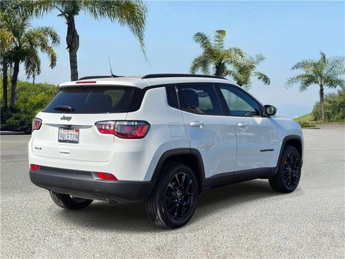 Used 2026 Jeep Compass Latitude image 4