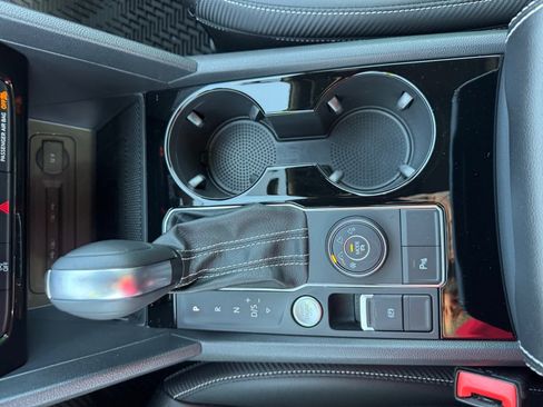 Used 2023 Volkswagen Atlas Cross Sport SE w/ Panoramic Sunroof Package image 24